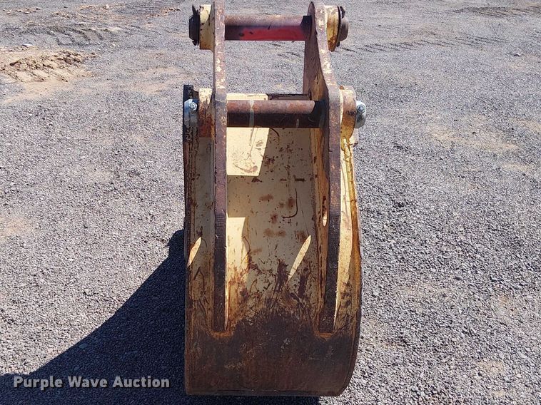image for item EE5276 710 backhoe bucket