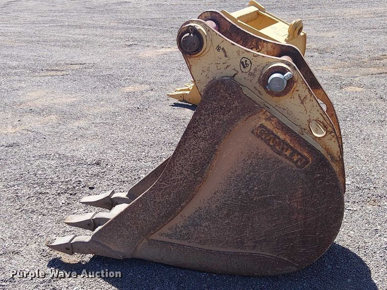 image for item EE5276 710 backhoe bucket