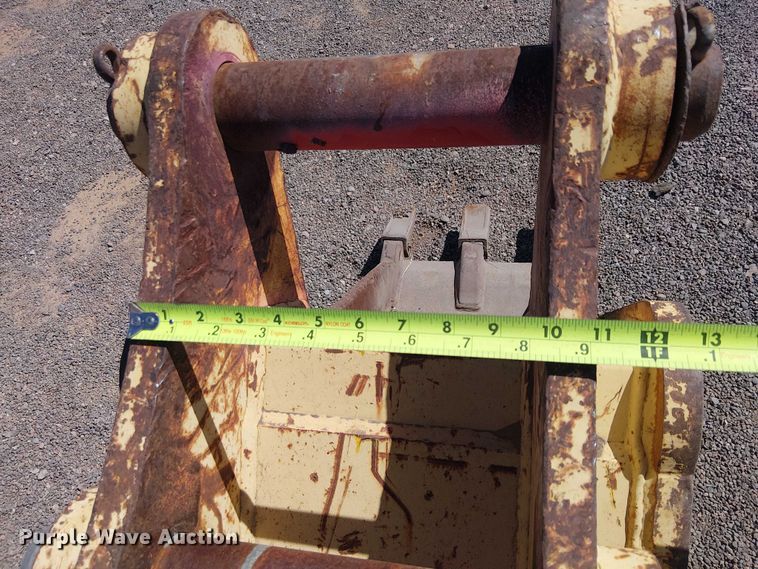 image for item EE5276 710 backhoe bucket