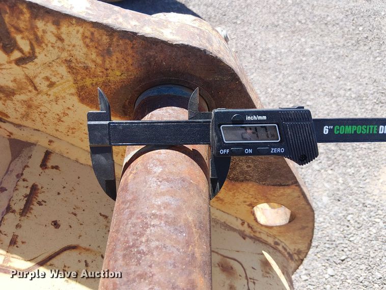 image for item EE5276 710 backhoe bucket