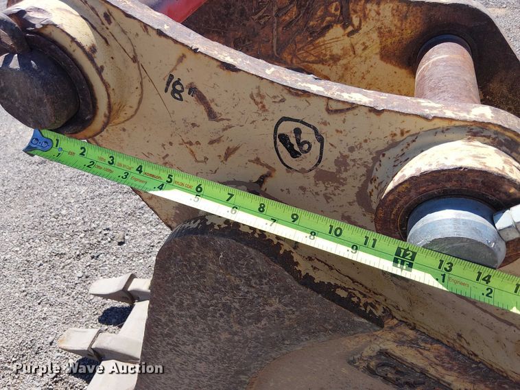 image for item EE5276 710 backhoe bucket