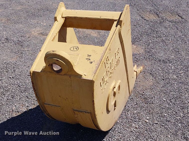 image for item EE5277 CP 710 backhoe bucket