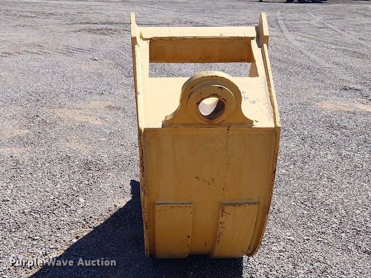 image for item EE5277 CP 710 backhoe bucket