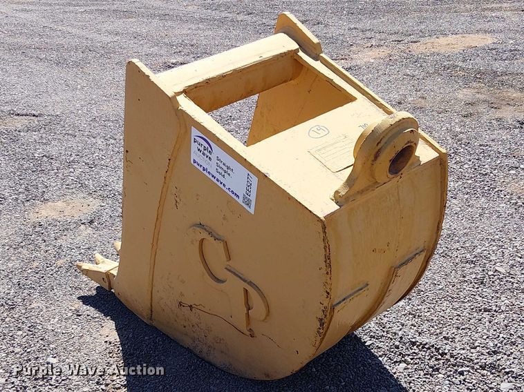 image for item EE5277 CP 710 backhoe bucket