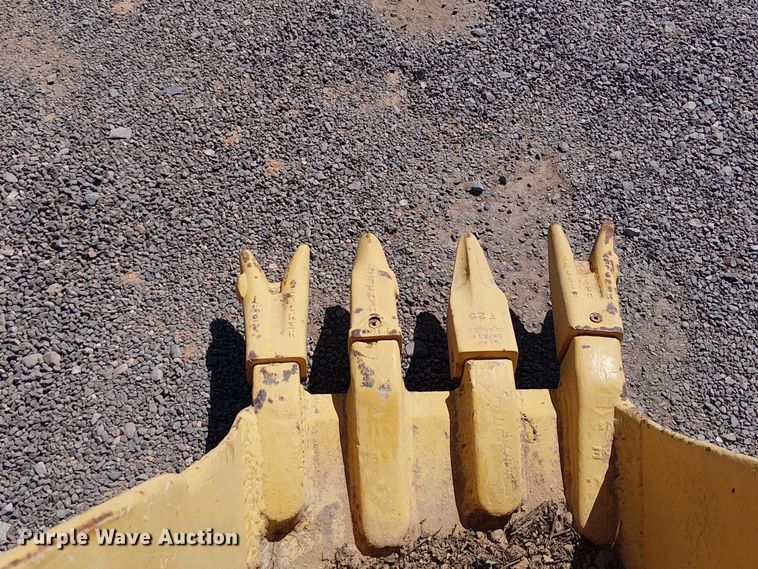 image for item EE5277 CP 710 backhoe bucket