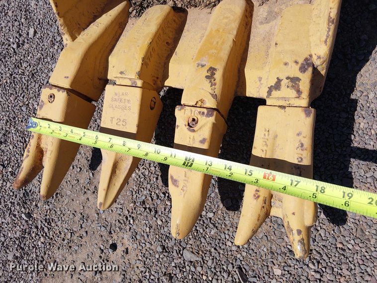 image for item EE5277 CP 710 backhoe bucket