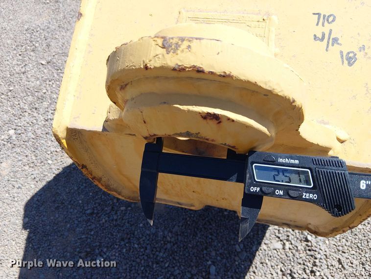 image for item EE5277 CP 710 backhoe bucket