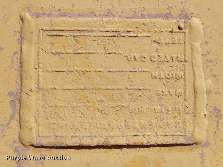 image for item EE5277 CP 710 backhoe bucket