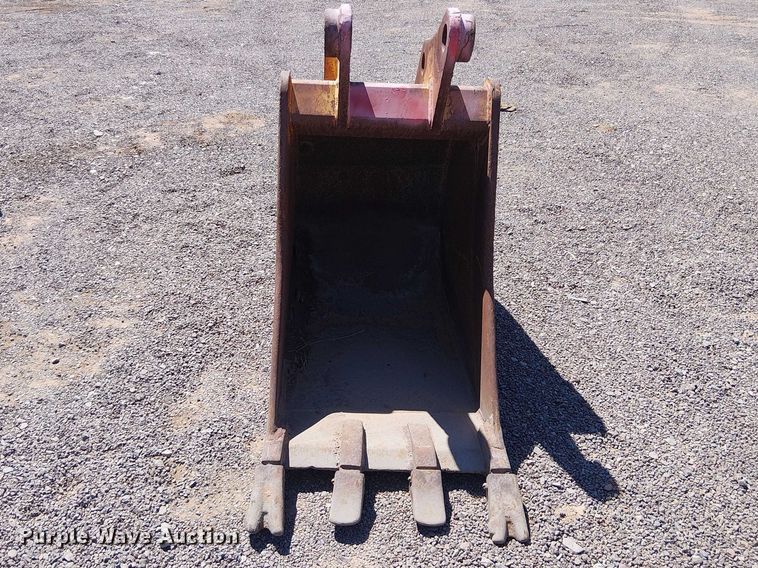 image for item EE5278 710 J backhoe bucket