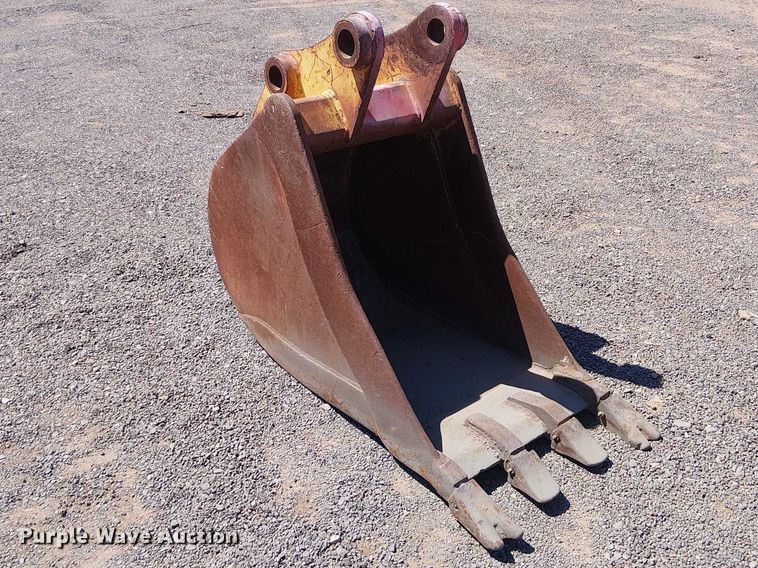 image for item EE5278 710 J backhoe bucket