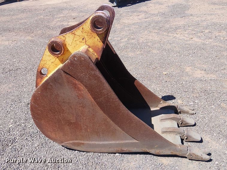 image for item EE5278 710 J backhoe bucket