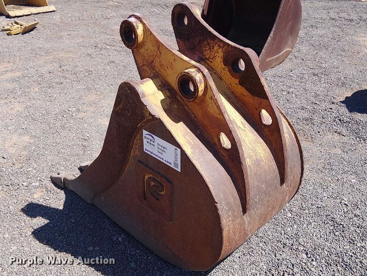 image for item EE5278 710 J backhoe bucket
