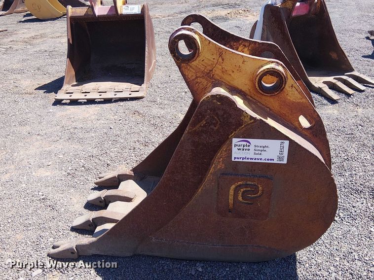 image for item EE5278 710 J backhoe bucket