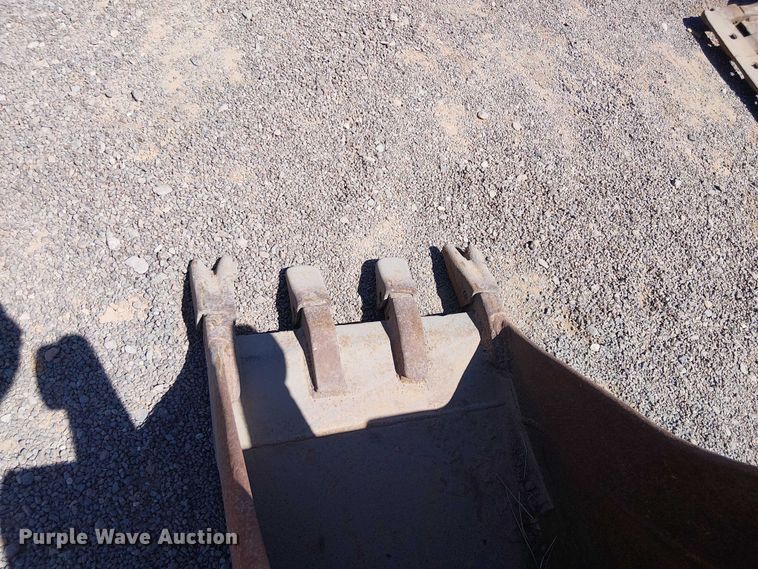 image for item EE5278 710 J backhoe bucket