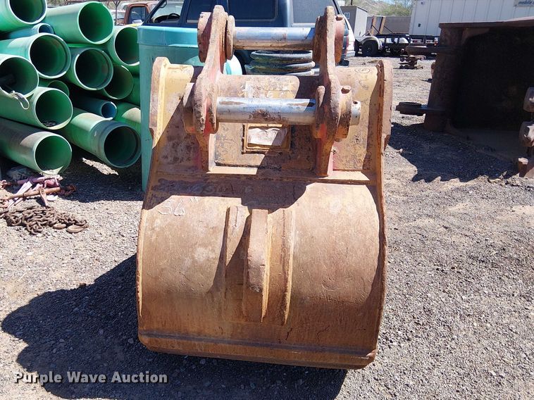 image for item EE5279 Caterpillar 320 excavator bucket