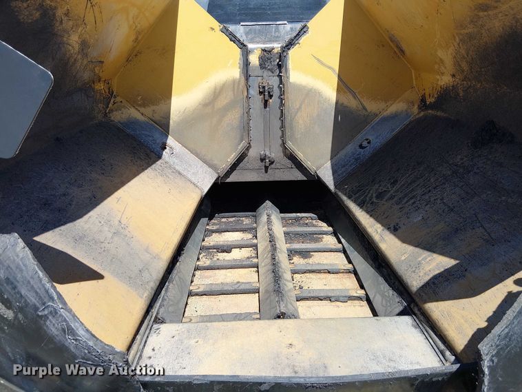 image for item EE5282 2014 Caterpillar AP655D paver