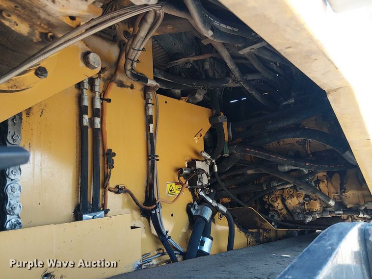 image for item EE5282 2014 Caterpillar AP655D paver