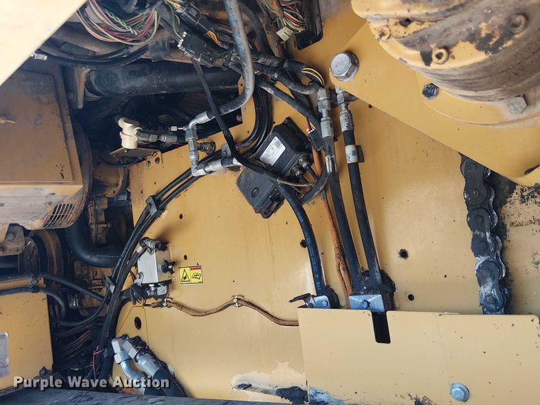 image for item EE5282 2014 Caterpillar AP655D paver