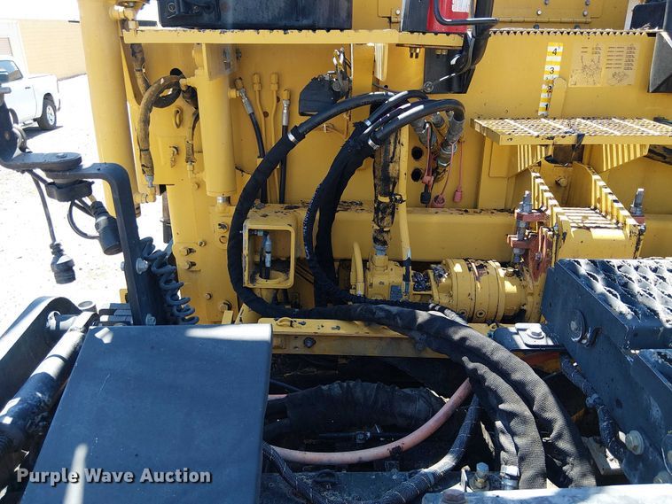 image for item EE5282 2014 Caterpillar AP655D paver