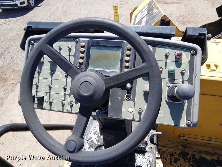 image for item EE5282 2014 Caterpillar AP655D paver