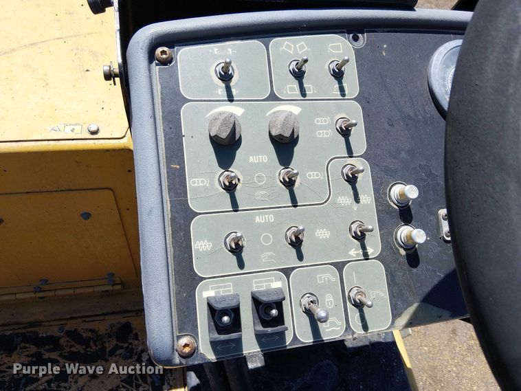 image for item EE5282 2014 Caterpillar AP655D paver