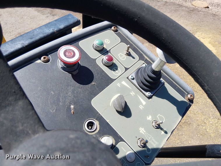 image for item EE5282 2014 Caterpillar AP655D paver