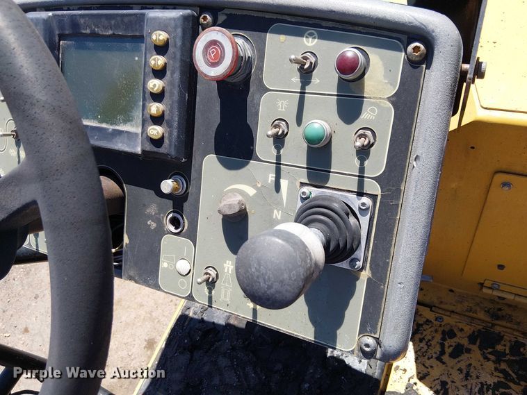 image for item EE5282 2014 Caterpillar AP655D paver