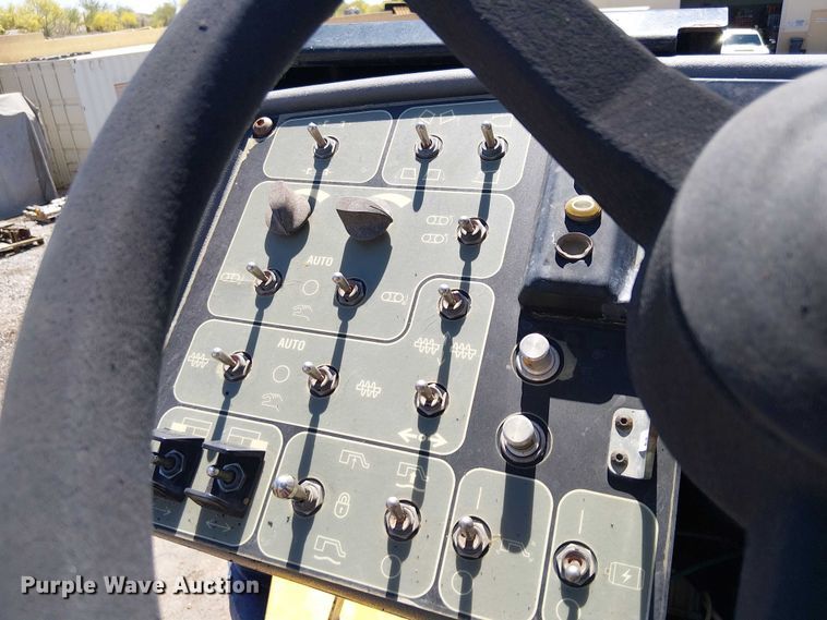 image for item EE5282 2014 Caterpillar AP655D paver