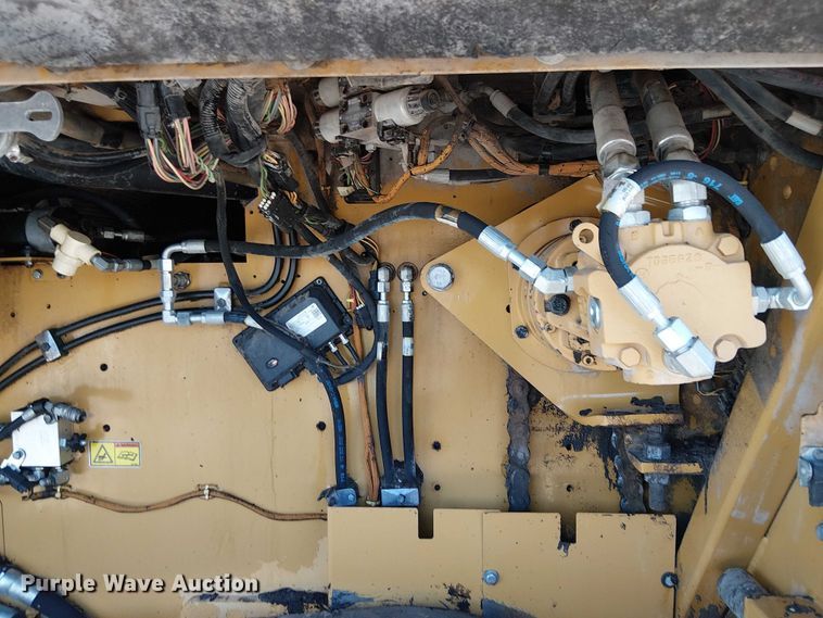 image for item EE5282 2014 Caterpillar AP655D paver