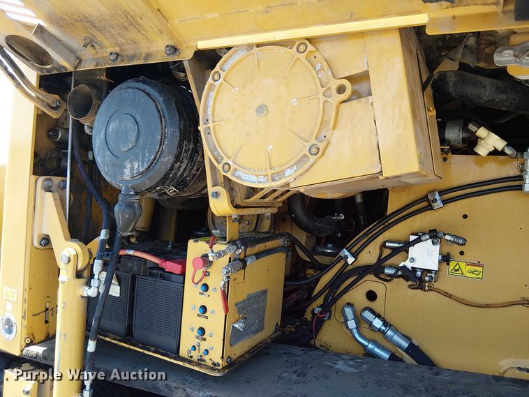 image for item EE5282 2014 Caterpillar AP655D paver