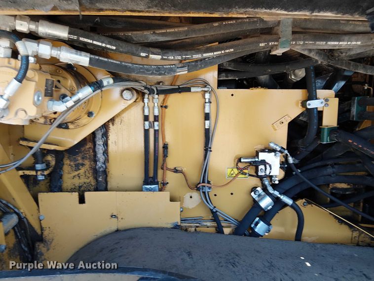 image for item EE5282 2014 Caterpillar AP655D paver