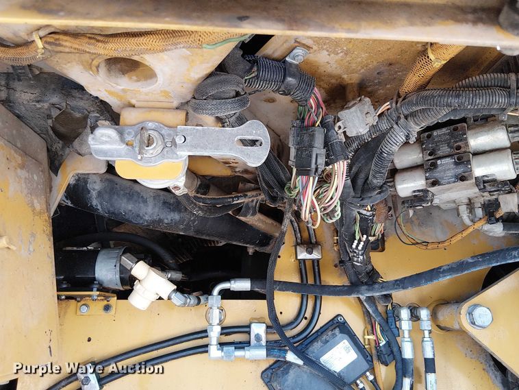 image for item EE5282 2014 Caterpillar AP655D paver