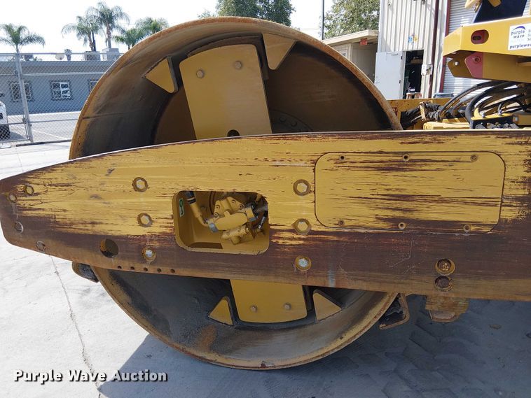 image for item EE5295 2011 Caterpillar CS-56 single drum vibratory roller