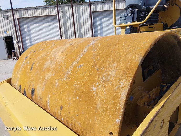 image for item EE5295 2011 Caterpillar CS-56 single drum vibratory roller