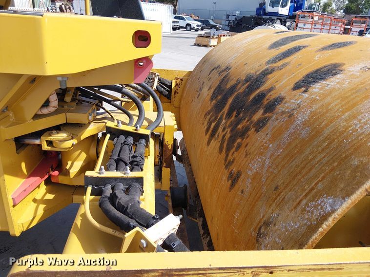 image for item EE5295 2011 Caterpillar CS-56 single drum vibratory roller