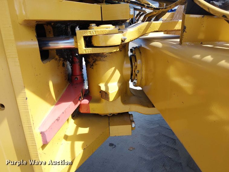 image for item EE5295 2011 Caterpillar CS-56 single drum vibratory roller