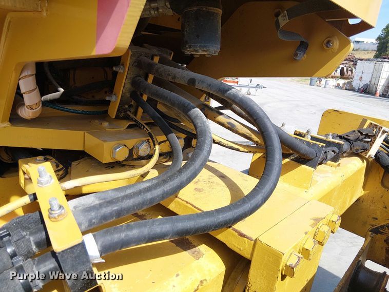image for item EE5295 2011 Caterpillar CS-56 single drum vibratory roller