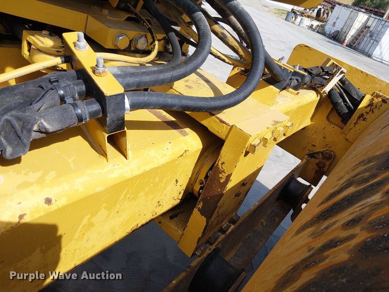 image for item EE5295 2011 Caterpillar CS-56 single drum vibratory roller