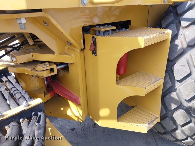 image for item EE5295 2011 Caterpillar CS-56 single drum vibratory roller