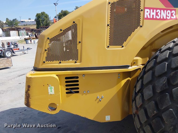 image for item EE5295 2011 Caterpillar CS-56 single drum vibratory roller