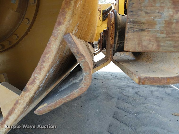 image for item EE5295 2011 Caterpillar CS-56 single drum vibratory roller