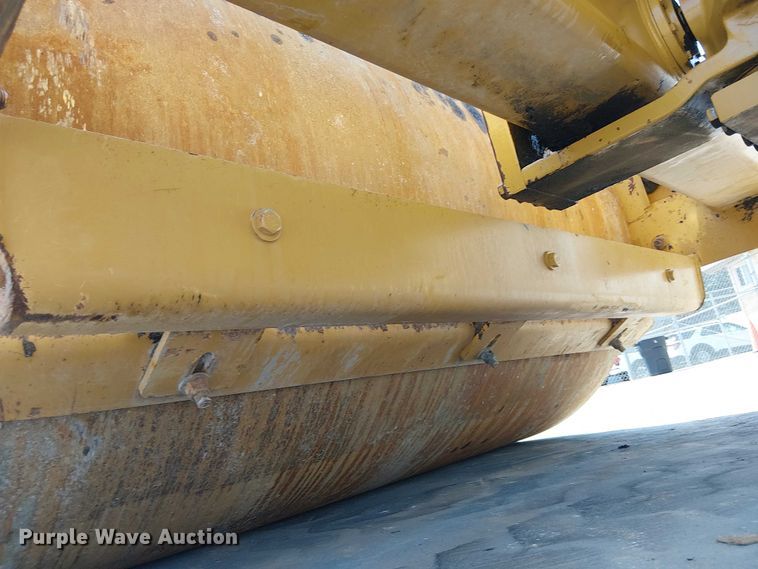 image for item EE5295 2011 Caterpillar CS-56 single drum vibratory roller