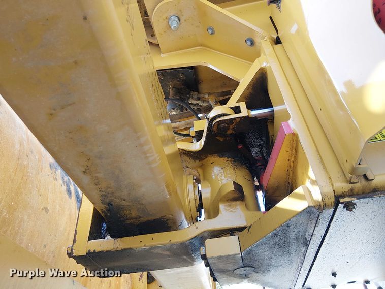 image for item EE5295 2011 Caterpillar CS-56 single drum vibratory roller