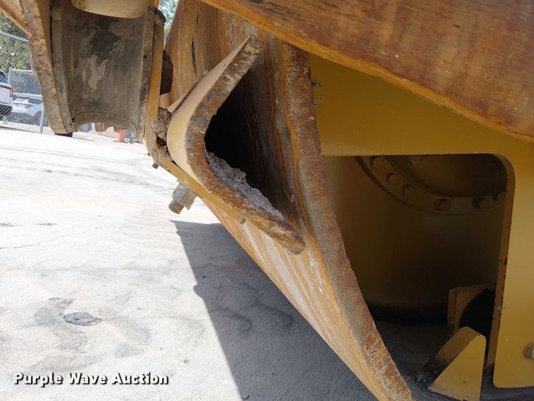 image for item EE5295 2011 Caterpillar CS-56 single drum vibratory roller