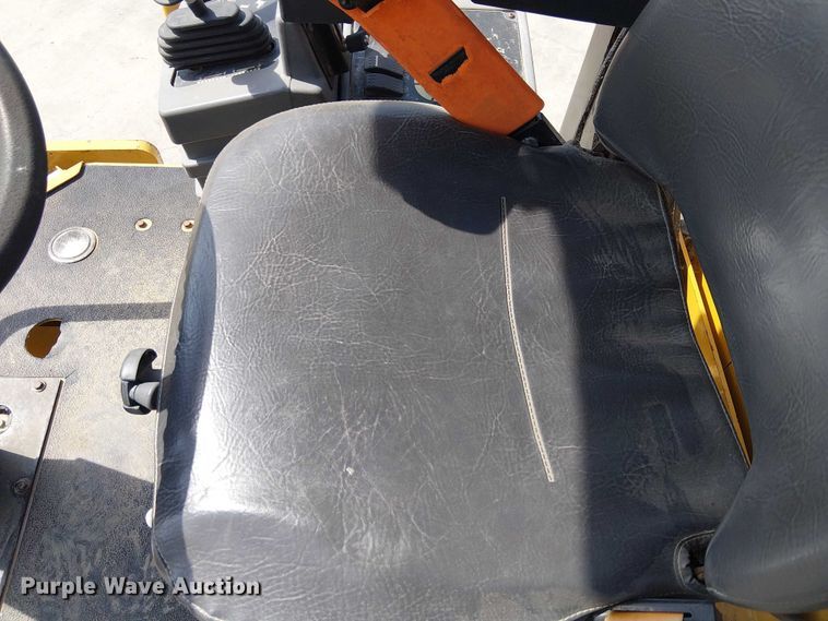 image for item EE5295 2011 Caterpillar CS-56 single drum vibratory roller