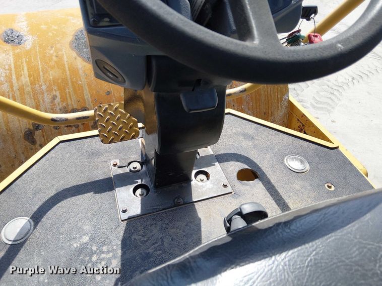 image for item EE5295 2011 Caterpillar CS-56 single drum vibratory roller