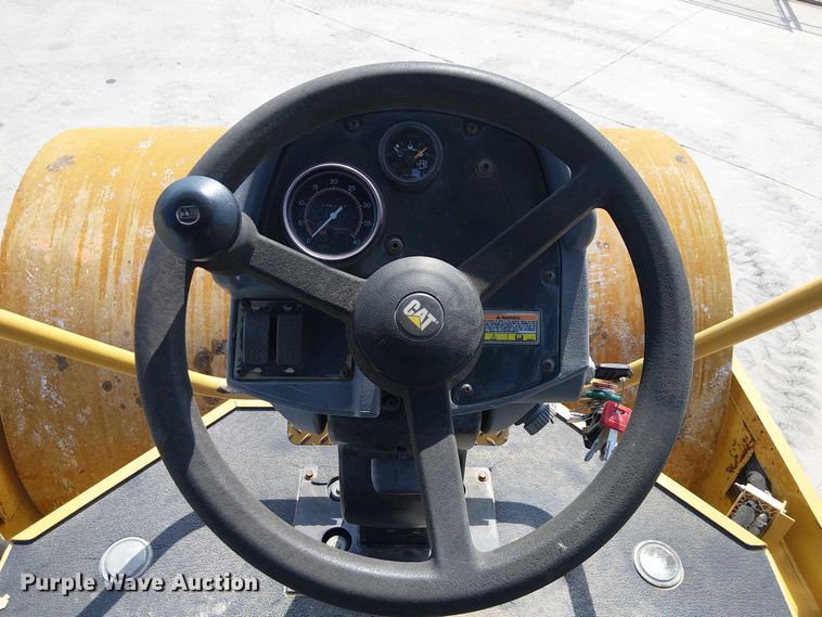 image for item EE5295 2011 Caterpillar CS-56 single drum vibratory roller