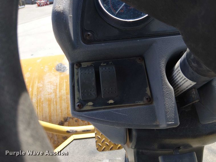 image for item EE5295 2011 Caterpillar CS-56 single drum vibratory roller