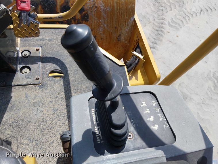 image for item EE5295 2011 Caterpillar CS-56 single drum vibratory roller