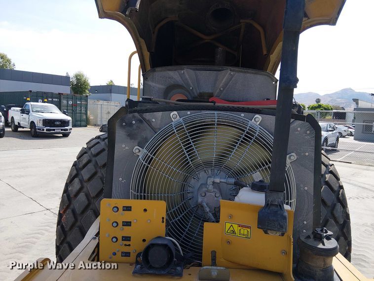 image for item EE5295 2011 Caterpillar CS-56 single drum vibratory roller